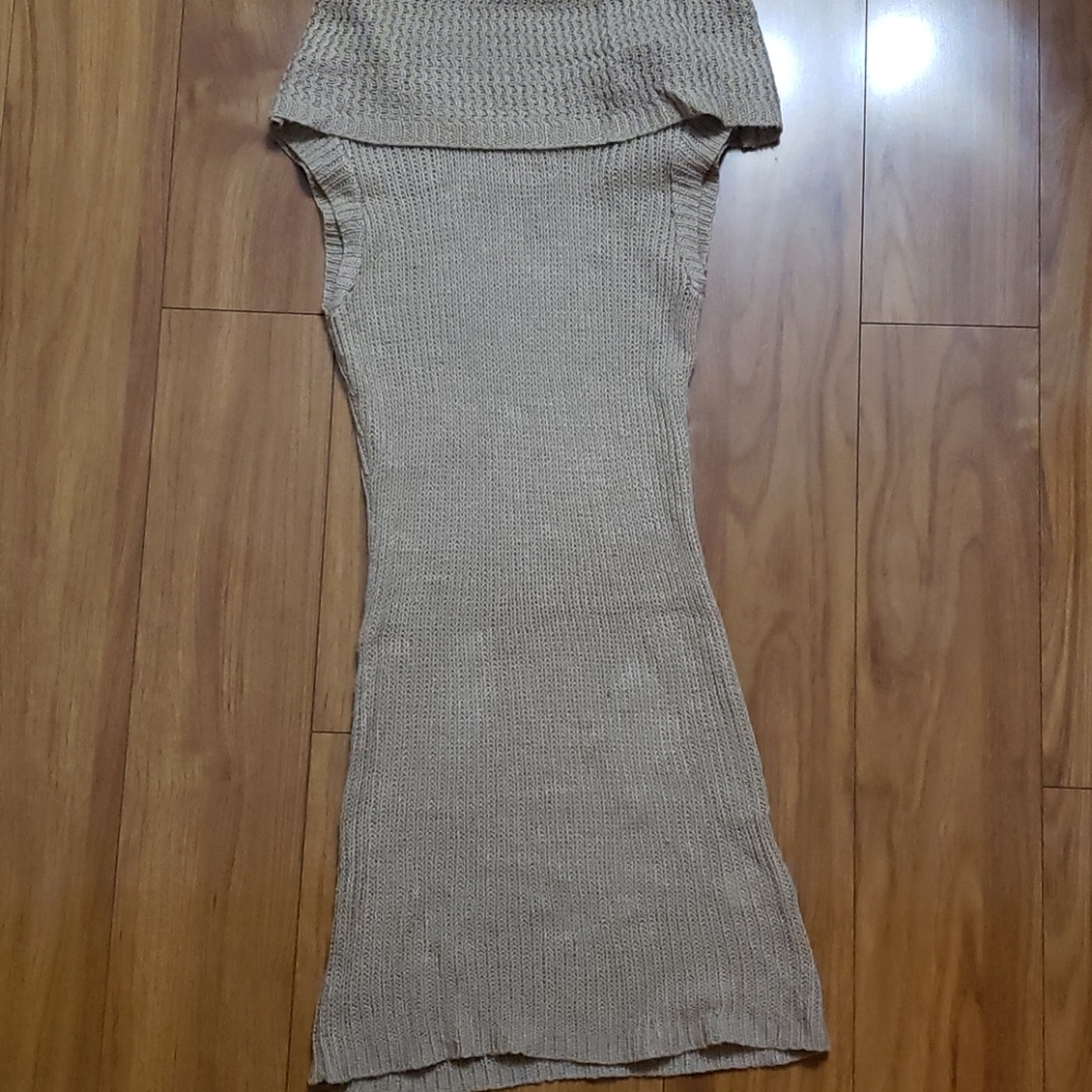 Sleeveless beige/sand turtle neck knit top